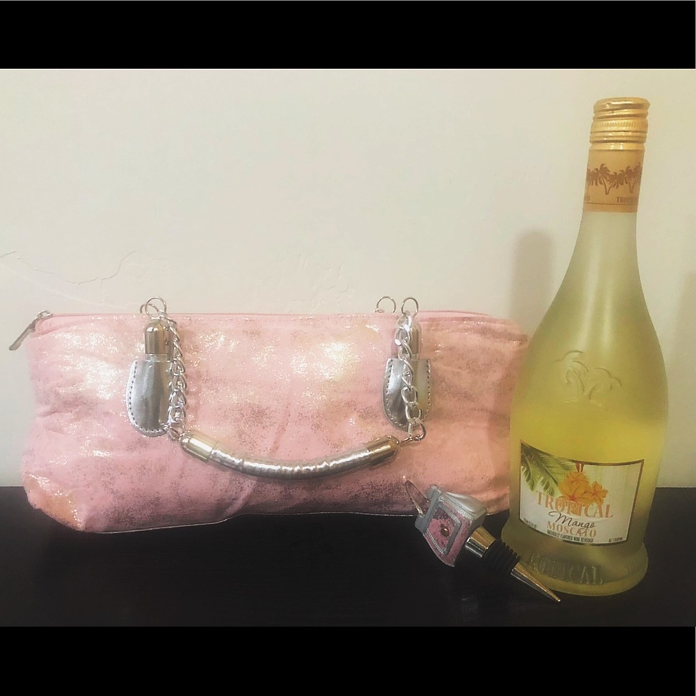 Pretty Insulated wine 🍷 purse 👛